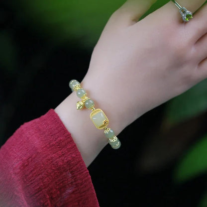 Armband med syntetiska jadepärlor