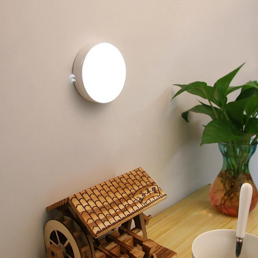 📢📢50 % RABATT!! ⏰Automatisk uppladdningsbar lampa med rörelsesensor 💡