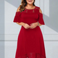 Kvinnors eleganta off-shoulder-klänning med spetsfåll