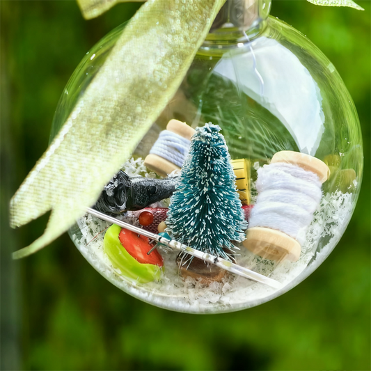 Juldekoration – Snöglob med sömnadstema