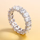 Gnistrande ring med zirkoner