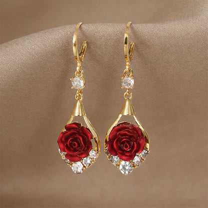 🌹 50 % RABATT NU! ✨ Eleganta örhängen med röd ros – Romantisk design, högkvalitativ finish & perfekt present 💝