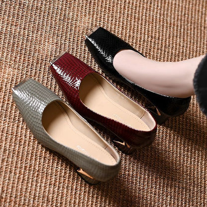 👠 60% RABATT! 🐍 Damskor med Blockklack & Ormskinnsmönster – Metallaccent, Stilren & Perfekt för Fest & Vardag ✨