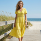 🌸👗✨ Elegant damklänning med V-ringning och spetsdetaljer – feminin, elegant, perfekt för speciella tillfällen. 🕊️