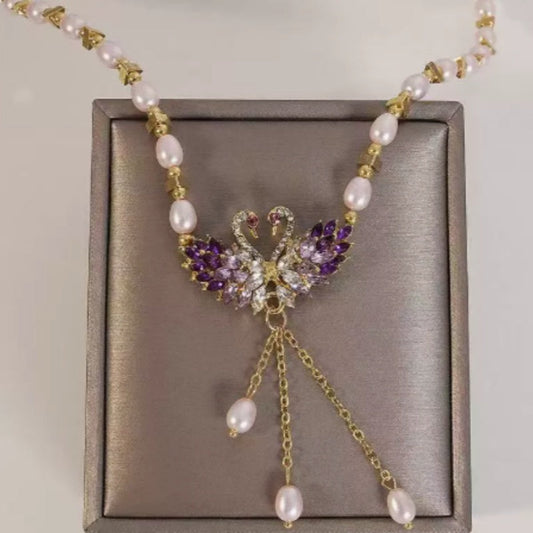 🦢💜 Romantiskt halsband med dubbla svanhängslen