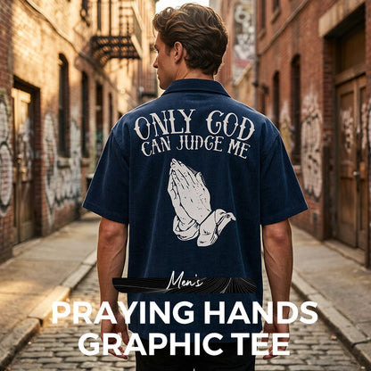 🙏 T-shirt med motiv av en man som ber med händerna ihop ✨