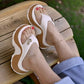 👡 50% RABATT NU! ✨ Plattåiga tångsandaler för damer – Bekväma, retro & stabila – perfekta för sommar, strand eller en dag i parken – sköna att gå i hela dagen ☀️