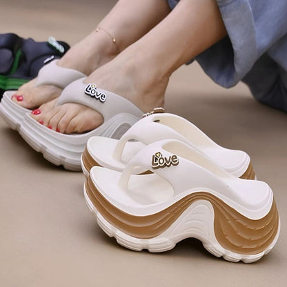 👡 50% RABATT NU! ✨ Plattåiga tångsandaler för damer – Bekväma, retro & stabila – perfekta för sommar, strand eller en dag i parken – sköna att gå i hela dagen ☀️