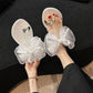 👡 50% RABATT NU! 🌸 Eleganta Rosett-Platta Strandsandaler – Mjuk fotbädd & halkfri sula – Lätta och feminina – perfekta för sommarpromenadet eller semestern vid havet 🎀
