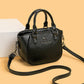 👜 50% RABATT NU! ✨ Elegant Retro Boston Handväska – Pebbled Textur, Metallic Hårdvara & Justerbar Axelrem – Kompakt Men Förvånansvärt Rymlig, Multi-Väg Styling 🎀