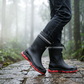 🌧️ 50% RABATT NU! 👢 Unisex Mid-Calf Waterproof Rain Boots – Hållbara & Halksäkra – Perfekt för Regniga Dagar & Utomhusäventyr – Lätta att Rengöra 💧