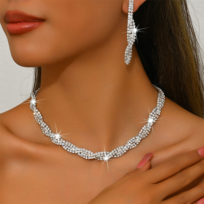 Set med halsband och örhängen med glittrande strass och klorformad kedja för kvinnor