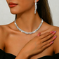 Set med halsband och örhängen med glittrande strass och klorformad kedja för kvinnor