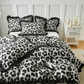 🐆 50 % RABATT NU! 🛌 Leopardmönstrat påslakan set med volanger – Mjukt tyg, snygga volangdetaljer och levande mönster – Perfekt för en djärv och mysig sovrumsrenovering ✨