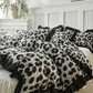 🐆 50 % RABATT NU! 🛌 Leopardmönstrat påslakan set med volanger – Mjukt tyg, snygga volangdetaljer och levande mönster – Perfekt för en djärv och mysig sovrumsrenovering ✨