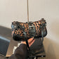 🐆 BEGRÄNSAD TID 50% RABATT! 🤎 Retro Leopardmönstrad Axelväska för Kvinnor – Vintage Crossbody-handväska med Nitaldetaljer ✨