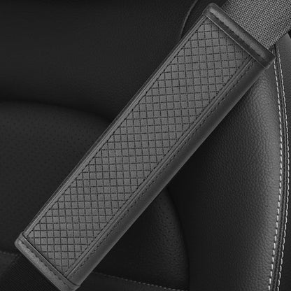🚗 -50% ! 🛡️ Bilbälteskudde i PU-läder – Tryckreducerande & Andningsbar – Halkfri Innerfodrering för Bekväm Körning – Svart/Blå/Röd 🧵