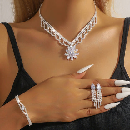 Elegant smyckeset med lotusmotiv och strass