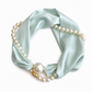 ✨50% RABATT NU! ✨Elegant sidensjal med pärlhalsband – 2-i-1 sjalhalsband med magnetlås